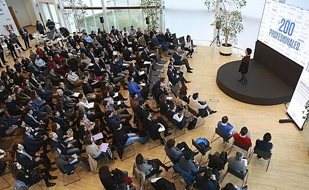 Acto entre profesionales guipuzcoanos que trabajan fuera y empresas locales. 