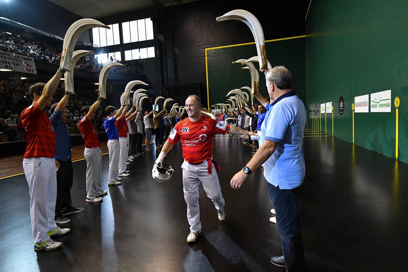Galarreta despidió con una gran ovación al mejor remontista de la historia