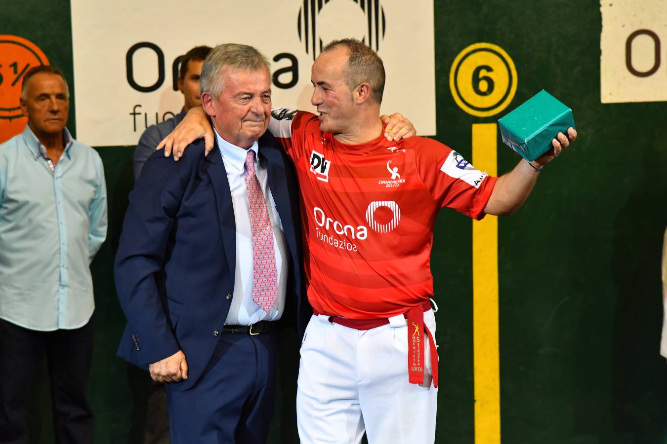 Galarreta despidió con una gran ovación al mejor remontista de la historia