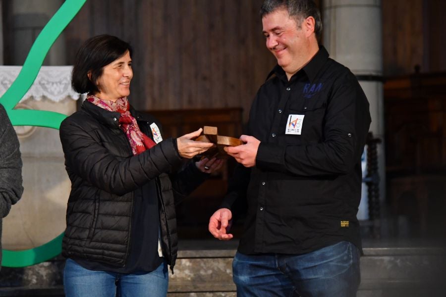 Kilometroak ha traído la fiesta de las ikastolas de Gipuzkoa a Zumarraga y Urretxu. Un circuito de 5,9 km que ha recorrido ambas localidades con cuatro áreas que han dado cabida a un sinfín de actividades. A pesar de la lluvia, ha habido fiesta a tope bajo el lema 'Zubiak batuz'.