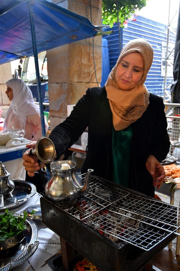 Kilometroak ha traído la fiesta de las ikastolas de Gipuzkoa a Zumarraga y Urretxu. Un circuito de 5,9 km que ha recorrido ambas localidades con cuatro áreas que han dado cabida a un sinfín de actividades. A pesar de la lluvia, ha habido fiesta a tope bajo el lema 'Zubiak batuz'.