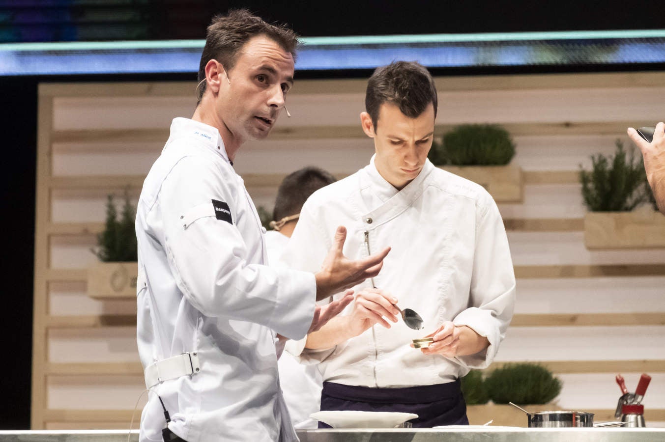 El chef Juan Mari Arzak ha recibido el Premio Homenaje en la jornada inaugural de San Sebastian Gastronomika este lunes.