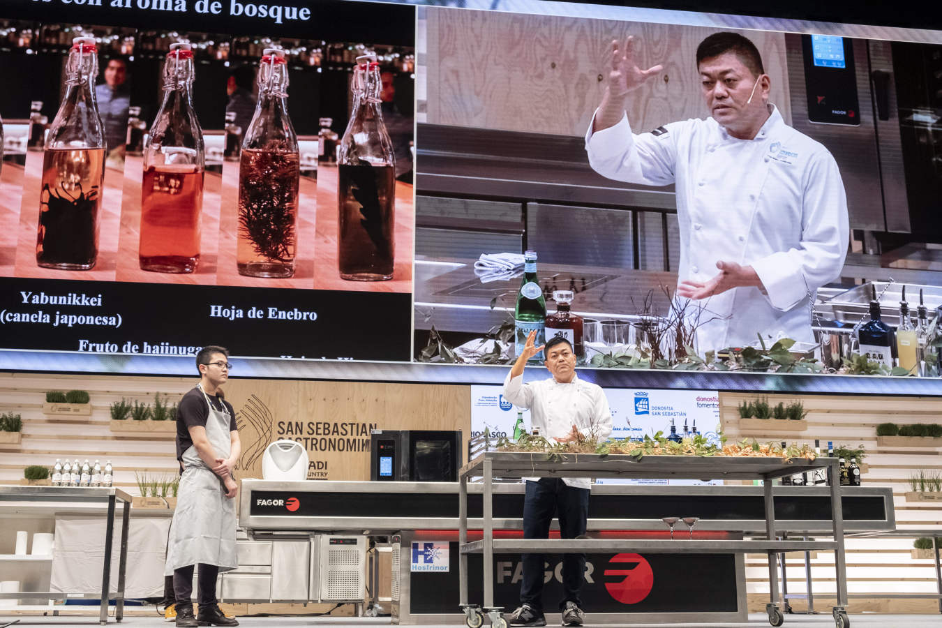 El chef Juan Mari Arzak ha recibido el Premio Homenaje en la jornada inaugural de San Sebastian Gastronomika este lunes.