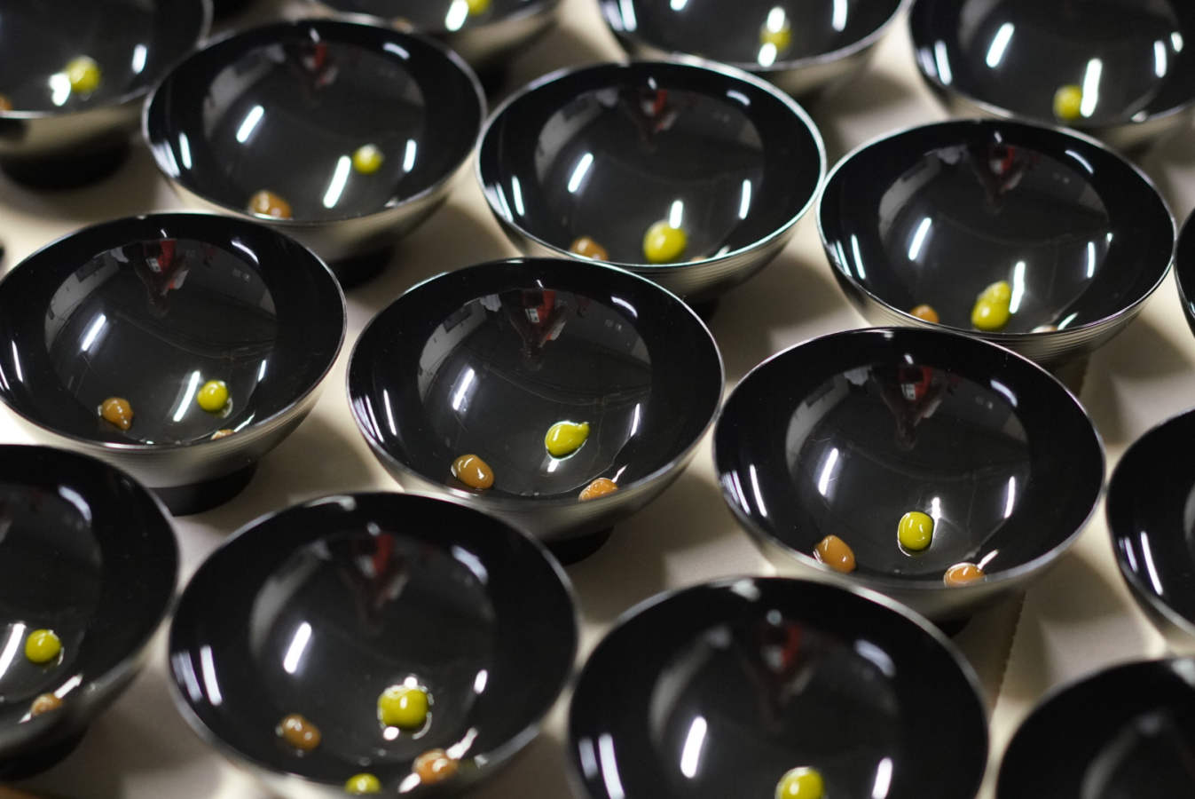 La segunda jornada de la feria ha ofecido un sentido recuerdo al norteamericano Anthony Bourdain fallecido en junio. También han destacado las ponencia de chefs como Josean Alija, Pedro Subijana o Paco Pérez, entre otros