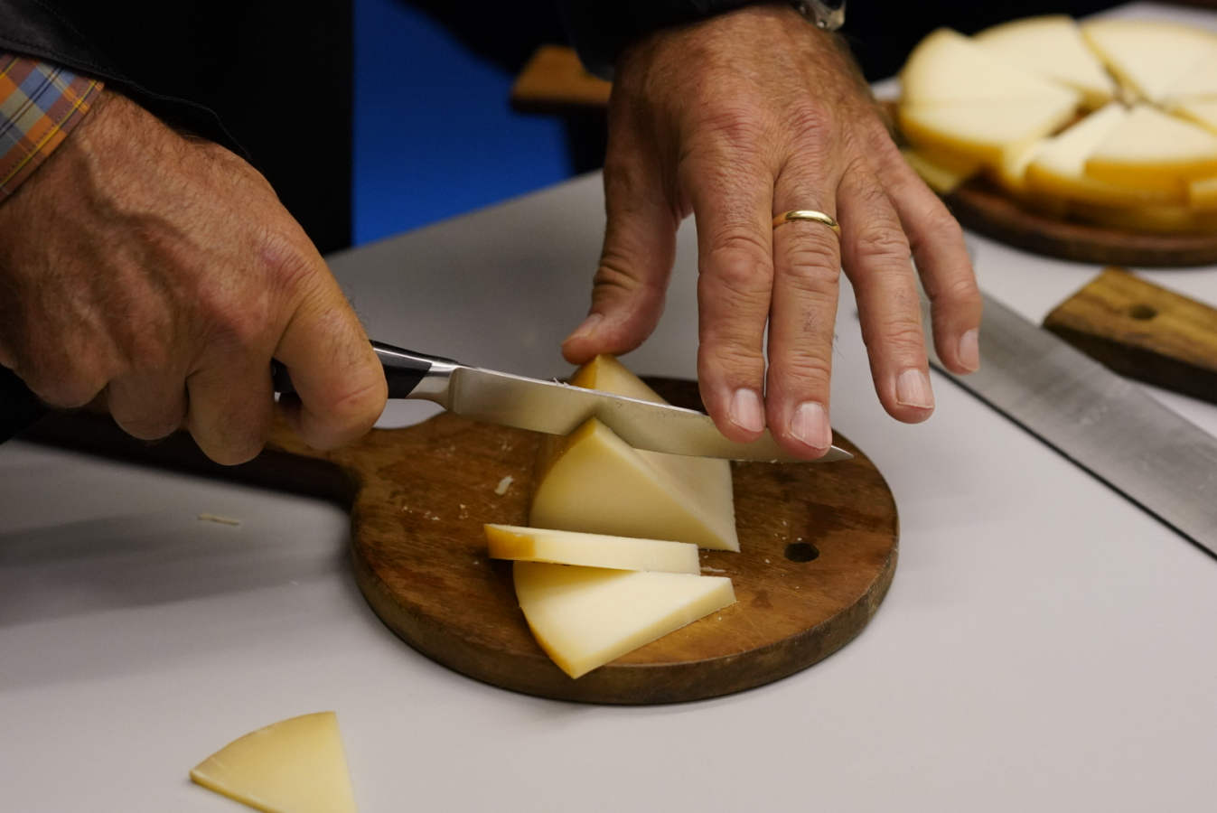 La segunda jornada de la feria ha ofecido un sentido recuerdo al norteamericano Anthony Bourdain fallecido en junio. También han destacado las ponencia de chefs como Josean Alija, Pedro Subijana o Paco Pérez, entre otros