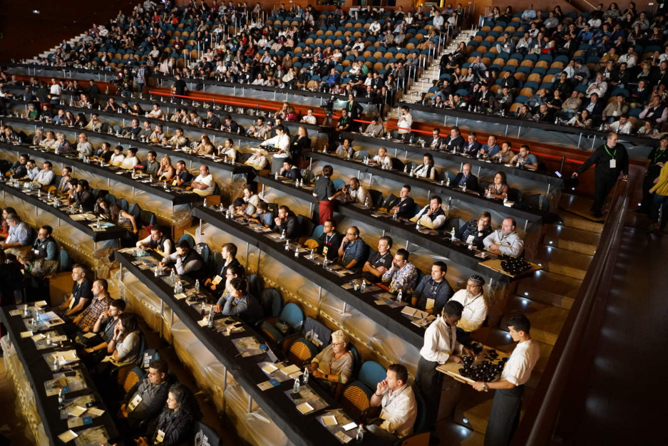 La segunda jornada de la feria ha ofecido un sentido recuerdo al norteamericano Anthony Bourdain fallecido en junio. También han destacado las ponencia de chefs como Josean Alija, Pedro Subijana o Paco Pérez, entre otros