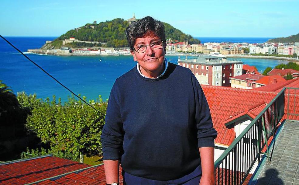 Conchi Gamarra, en los terrenos del convento y la residencia de las Misioneras del Sagrado Corazón de Jesús y María en Miraconcha. 