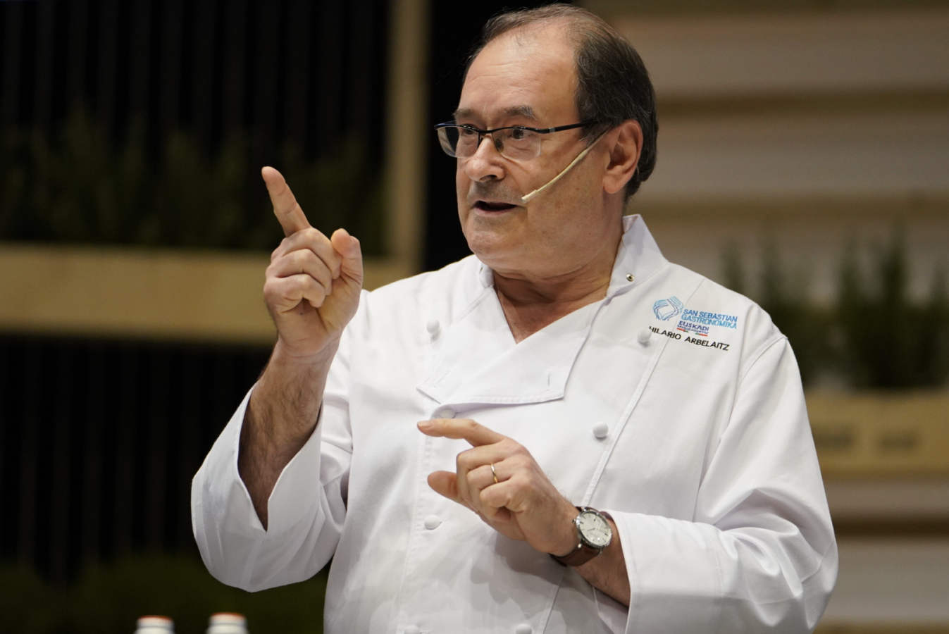 De la agenda de este miércoles han destacado varios hitos. La traca fina ha llegado completa, apetitosa, sabrosa y contundente: cata de vinos, concurso nacional de parrilla, que cumple su novena edición. ponencias de Hilario Arbelaitz, Germán Martitegui, Chele González y Quique Dacosta, entre otros.