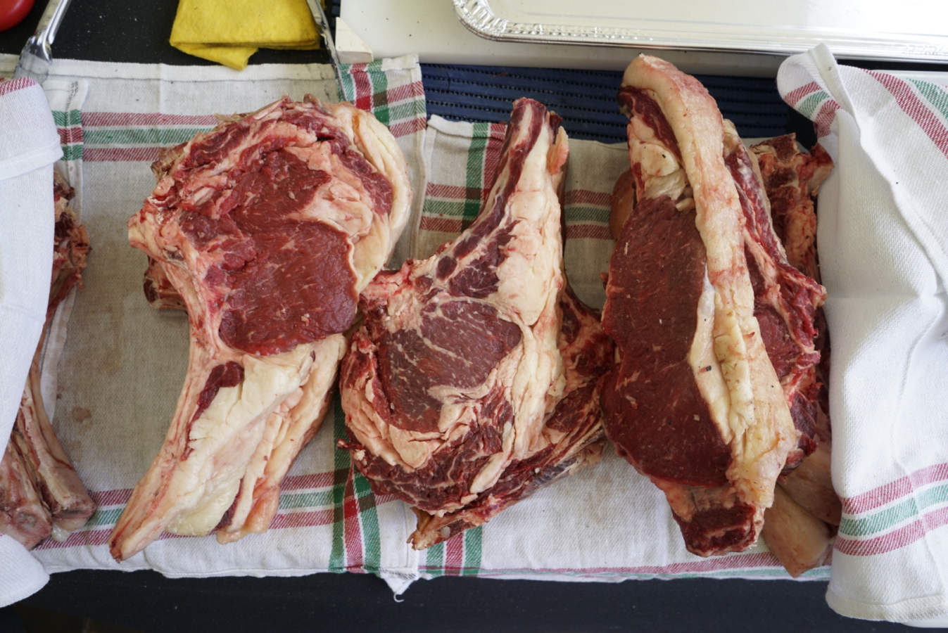 De la agenda de este miércoles han destacado varios hitos. La traca fina ha llegado completa, apetitosa, sabrosa y contundente: cata de vinos, concurso nacional de parrilla, que cumple su novena edición. ponencias de Hilario Arbelaitz, Germán Martitegui, Chele González y Quique Dacosta, entre otros.