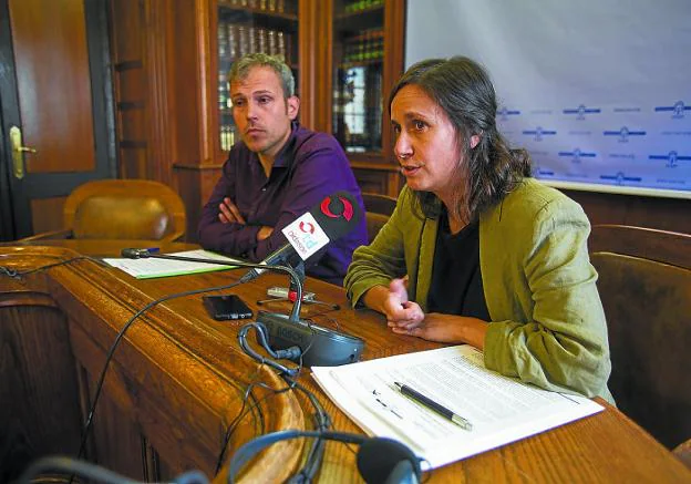 Sergio Corchón y Amaia Cilveti anunciaron ayer la renovación del convenio.