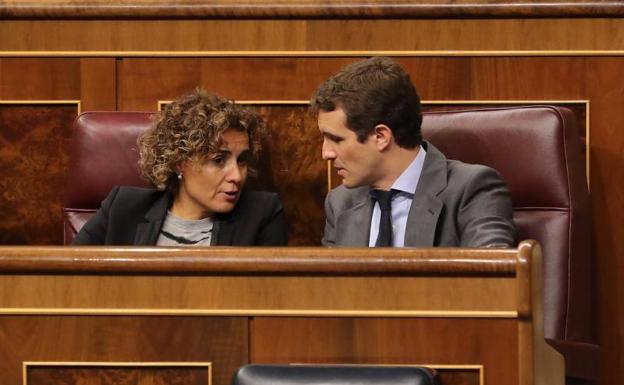 El presidente del Partido Popular Pablo Casado y la diputada Dolors Montserrat en el Congreso.