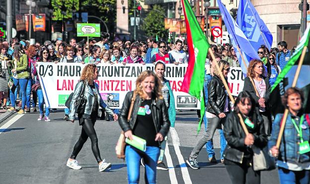 Manifestación de docentes por la Gran Vía de Bilbao en la huelga de la pasada semana.