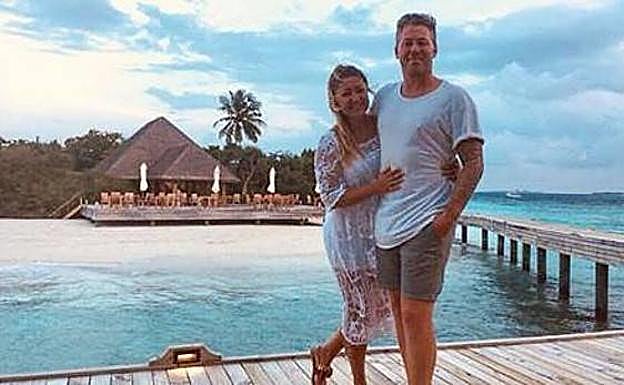 Propietarios de un hotel por una borrachera en la luna de miel