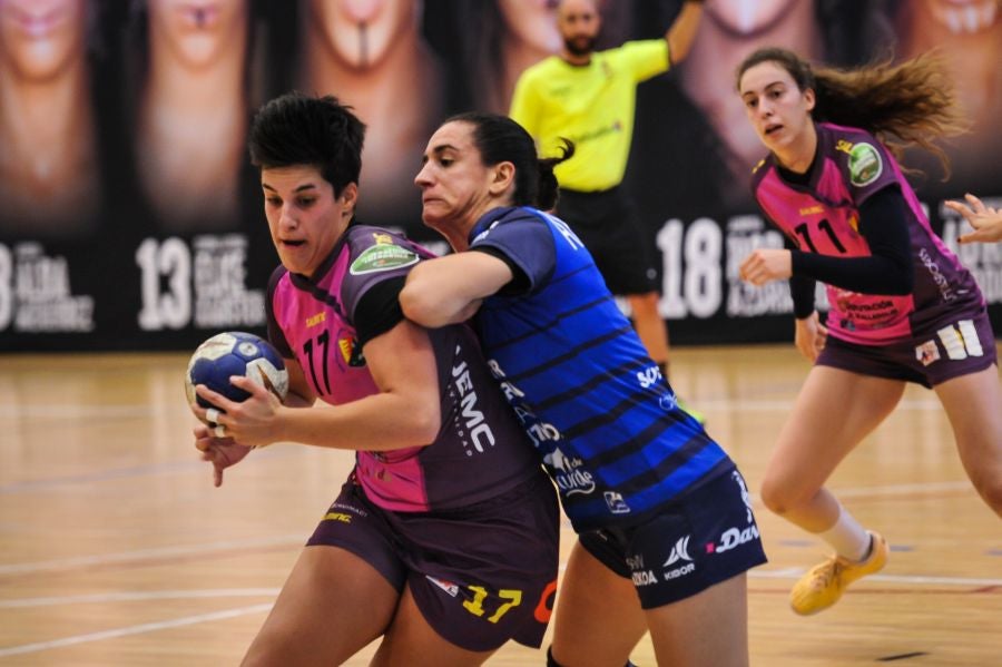 El empate del Super Amara Bera Bera (24-24) ha hecho que el Aula Alimentos de Valladolid se coloque segundo en la clasificación de la Liga Guerreras Iberdrola femenina de balonmano.