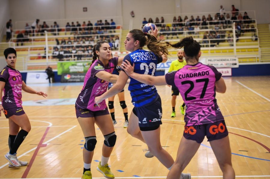 El empate del Super Amara Bera Bera (24-24) ha hecho que el Aula Alimentos de Valladolid se coloque segundo en la clasificación de la Liga Guerreras Iberdrola femenina de balonmano.