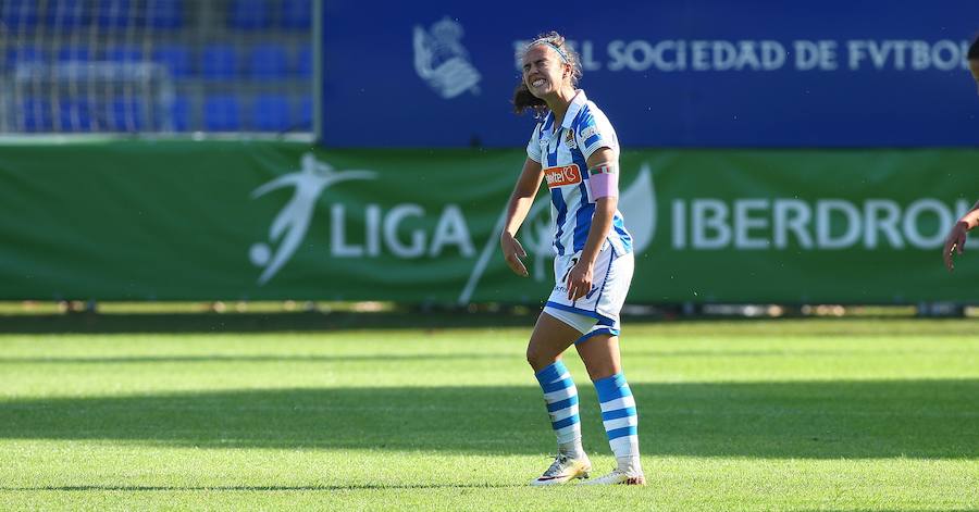 La Real Sociedad no ha podido superar al Levante UD este domingo en Zubieta. Las txuri-urdin tenían todo de su parte: un equipo muy motivado, sol y temperatura perfecta para disputar la batalla y una afición que no ha dejado de animar sus colores durante los más de 90 minutos de partido. Pero, a pesar de contar con todos los ingredientes, cuando el árbitro ha dado por finalizada la reñida disputa entre la Real y el Levante UD, el luminoso marcaba un claro 1-2 a favor de las visitantes.
