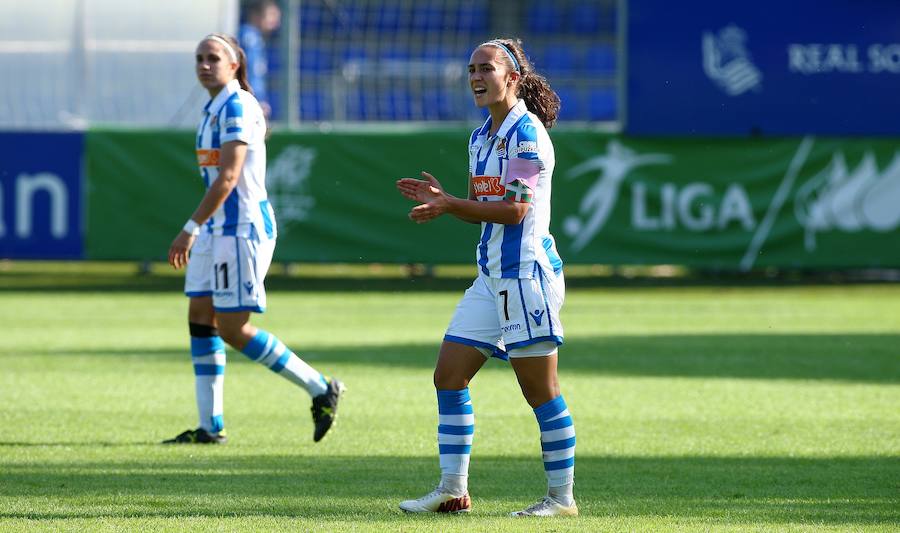 La Real Sociedad no ha podido superar al Levante UD este domingo en Zubieta. Las txuri-urdin tenían todo de su parte: un equipo muy motivado, sol y temperatura perfecta para disputar la batalla y una afición que no ha dejado de animar sus colores durante los más de 90 minutos de partido. Pero, a pesar de contar con todos los ingredientes, cuando el árbitro ha dado por finalizada la reñida disputa entre la Real y el Levante UD, el luminoso marcaba un claro 1-2 a favor de las visitantes.