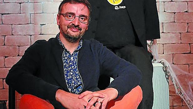 Josemi Beltrán y un monstruo de Frankenstein.