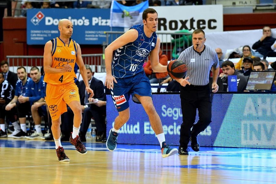 El GBC logra su primera victoria tras vencer con claridad esta tarde en Illunbe al Gran Canaria (74-63). 