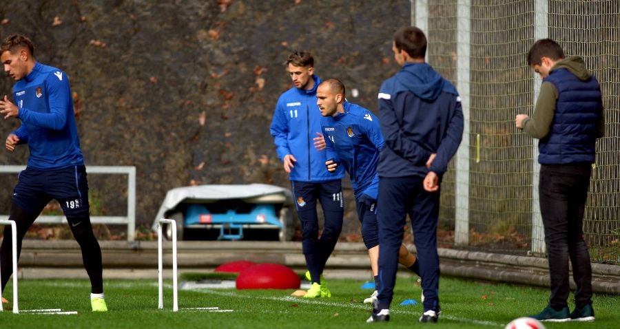 La Real Sociedad no descansa y ha vuelto a entrenarse en Zubieta tras perder ayer frente al Atlético de Madrid en el Wanda Metropolitano. 