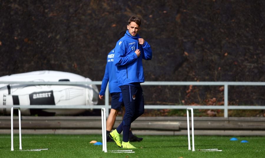 La Real Sociedad no descansa y ha vuelto a entrenarse en Zubieta tras perder ayer frente al Atlético de Madrid en el Wanda Metropolitano. 