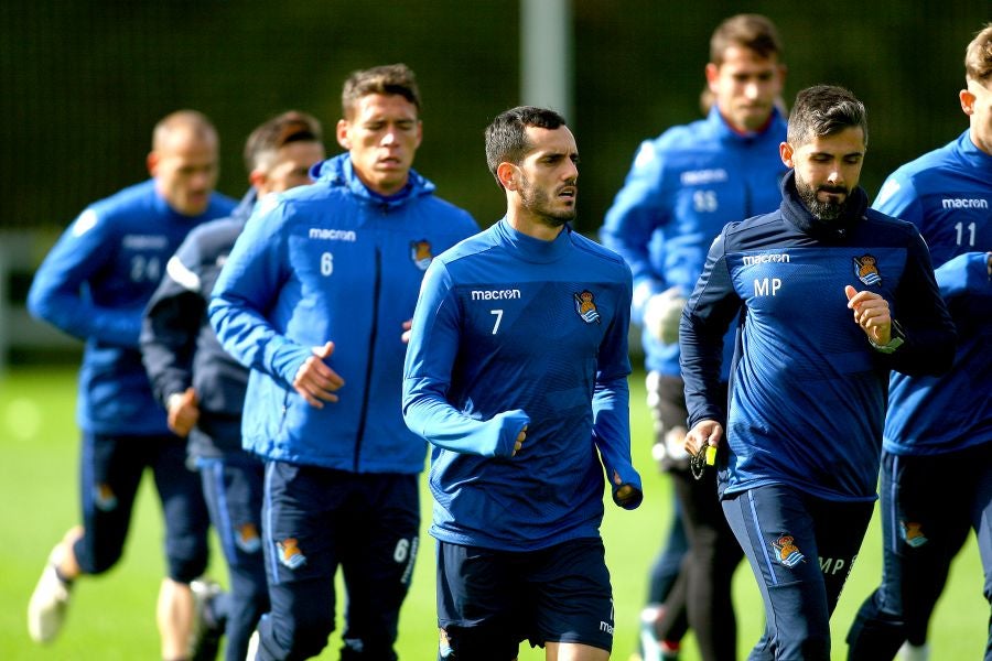 La Real Sociedad no descansa y ha vuelto a entrenarse en Zubieta tras perder ayer frente al Atlético de Madrid en el Wanda Metropolitano. 