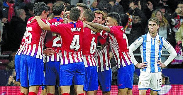 Muralla. Los de Simeone controlaron en todo momento las embestidas realistas. 