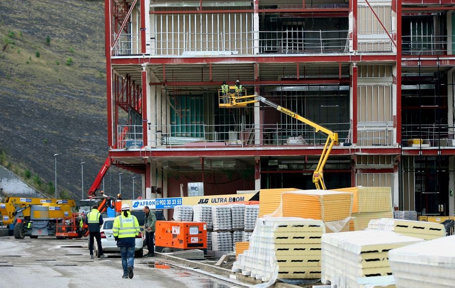 Los miembros de la Comisión de Medioambiente y de Gobernanza de las Juntas Generales han visitado junto con el Diputado de Medioambiente, José Ignacio Asensio el complejo medioambiental de Gipuzkoa. 