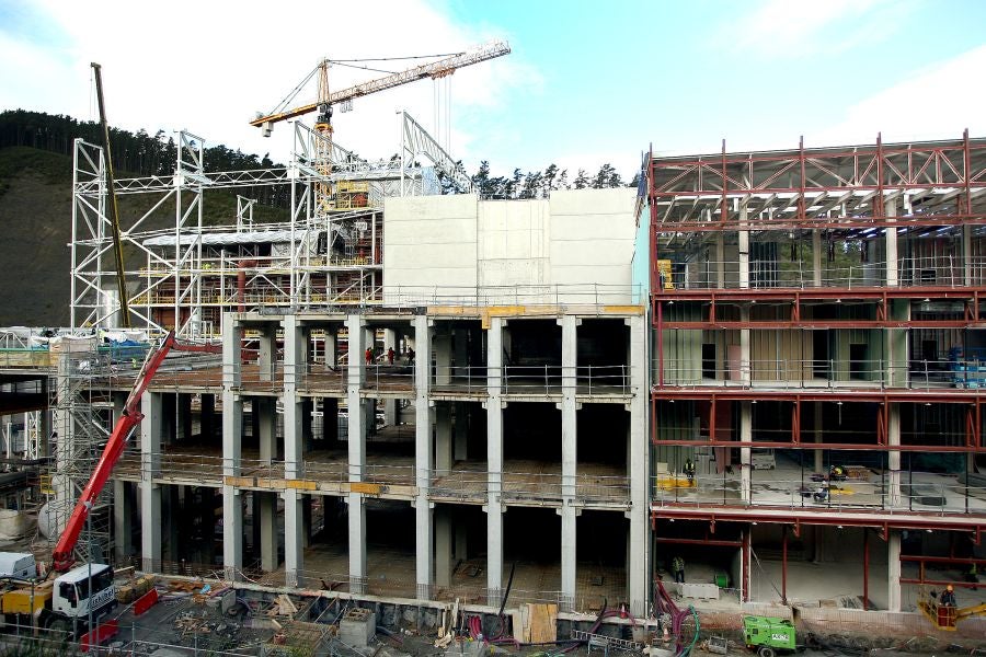 Los miembros de la Comisión de Medioambiente y de Gobernanza de las Juntas Generales han visitado junto con el Diputado de Medioambiente, José Ignacio Asensio el complejo medioambiental de Gipuzkoa. 