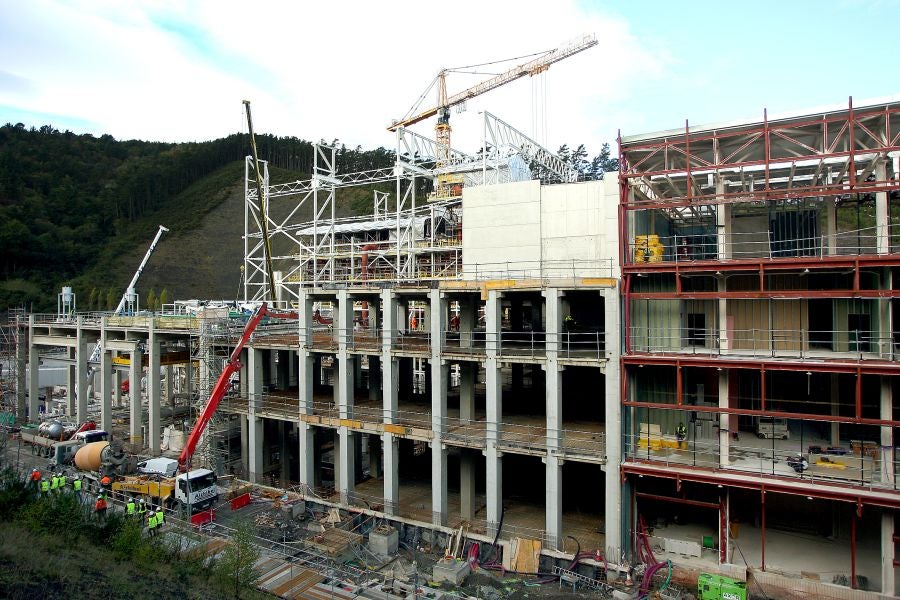 Los miembros de la Comisión de Medioambiente y de Gobernanza de las Juntas Generales han visitado junto con el Diputado de Medioambiente, José Ignacio Asensio el complejo medioambiental de Gipuzkoa. 
