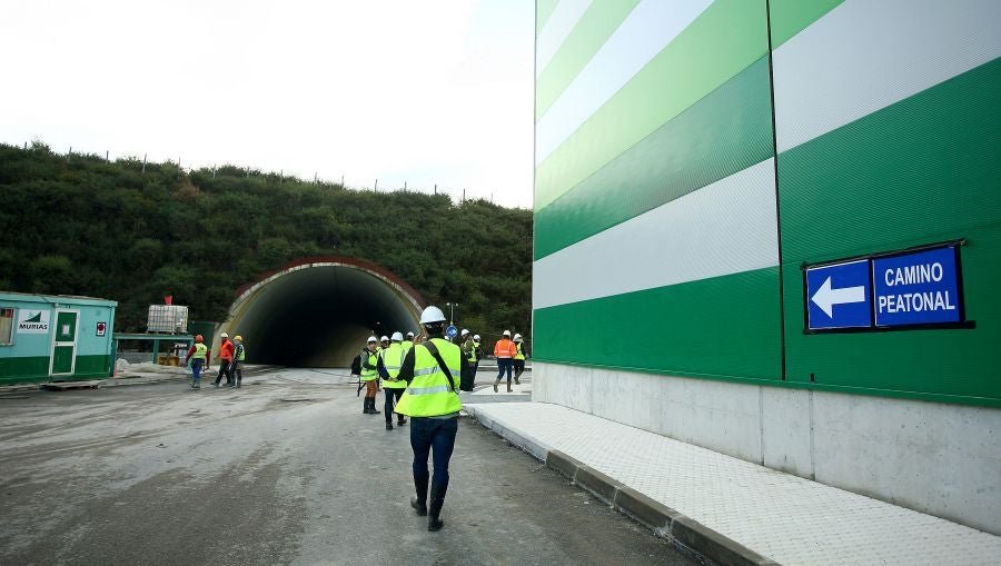 Los miembros de la Comisión de Medioambiente y de Gobernanza de las Juntas Generales han visitado junto con el Diputado de Medioambiente, José Ignacio Asensio el complejo medioambiental de Gipuzkoa. 