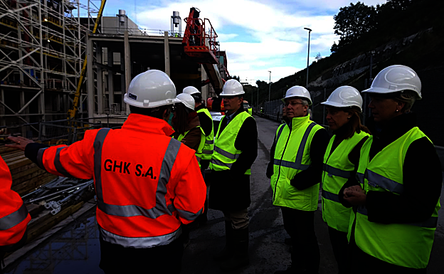 La visita de los miembros de las Juntas a la incineradora.