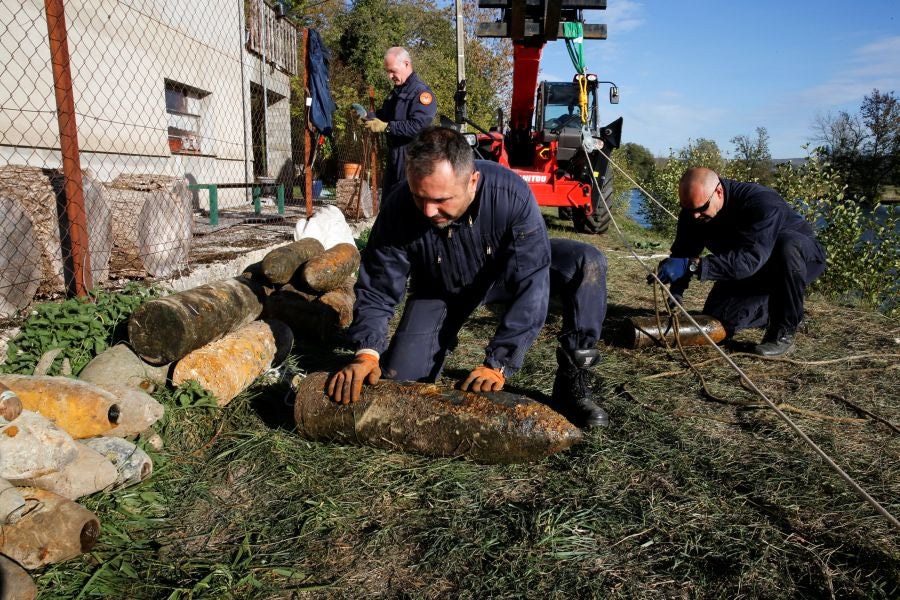 Cada año la unidad de eliminación de bombas de Metz extrae varias toneladas de proyectiles, metralla o granadas sin explotar de los campos y ríos circundantes a la localidad francesa de Verdún, donde tuvo lugar la mayor y más larga batalla de la Primera Guerra Mundial librada del 21 de febrero al 18 de diciembre de 1916