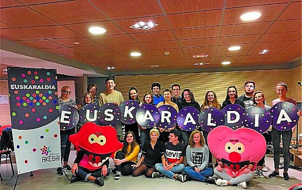 Música. Eibarko Koru Gaztea es uno de los colectivos locales que se ha sumado al proyecto.