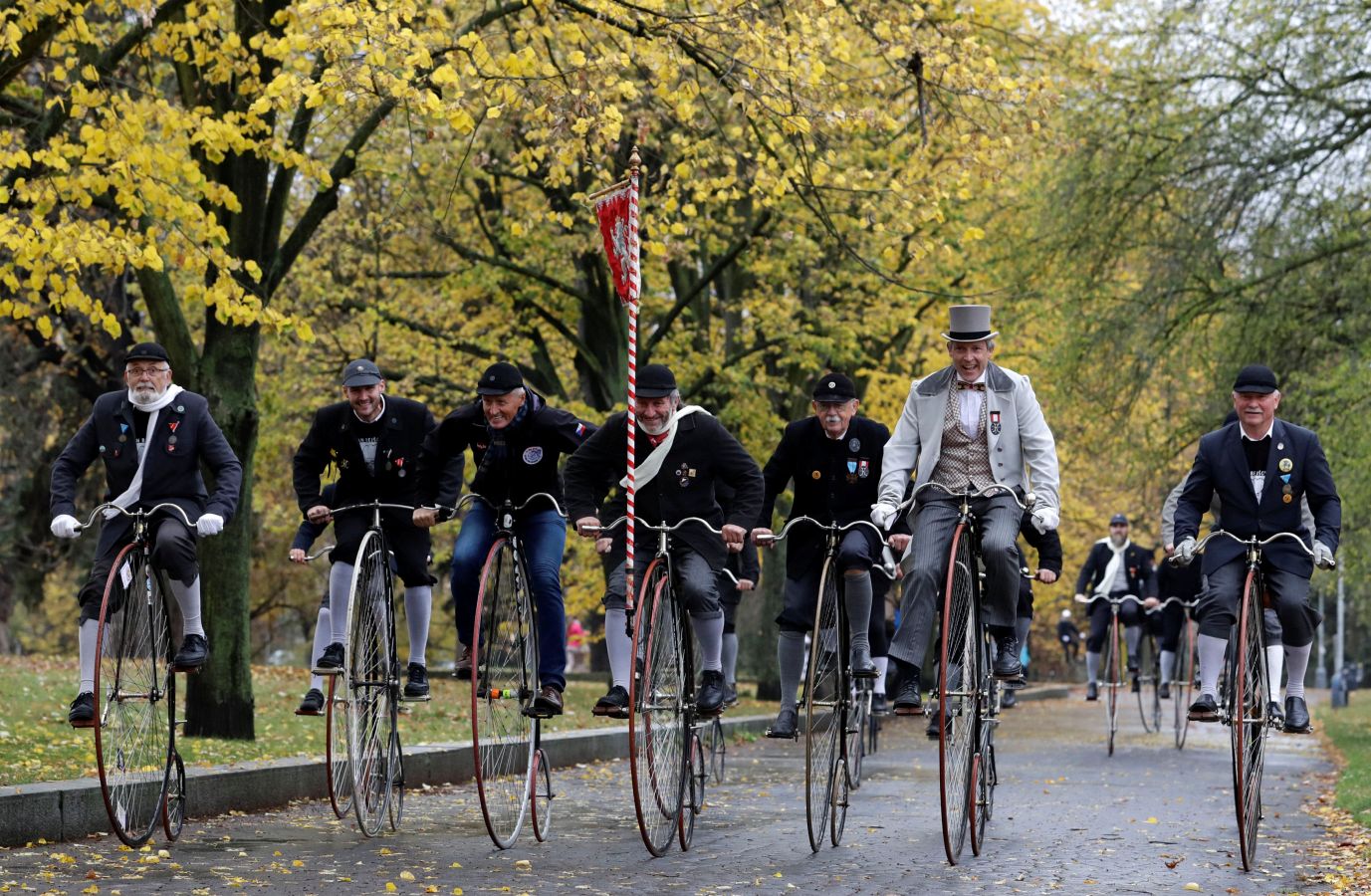 La carrera anual de biciclos ha dejado en Praga una estampa más propia de otro siglo.