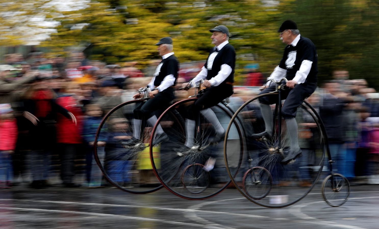 La carrera anual de biciclos ha dejado en Praga una estampa más propia de otro siglo.
