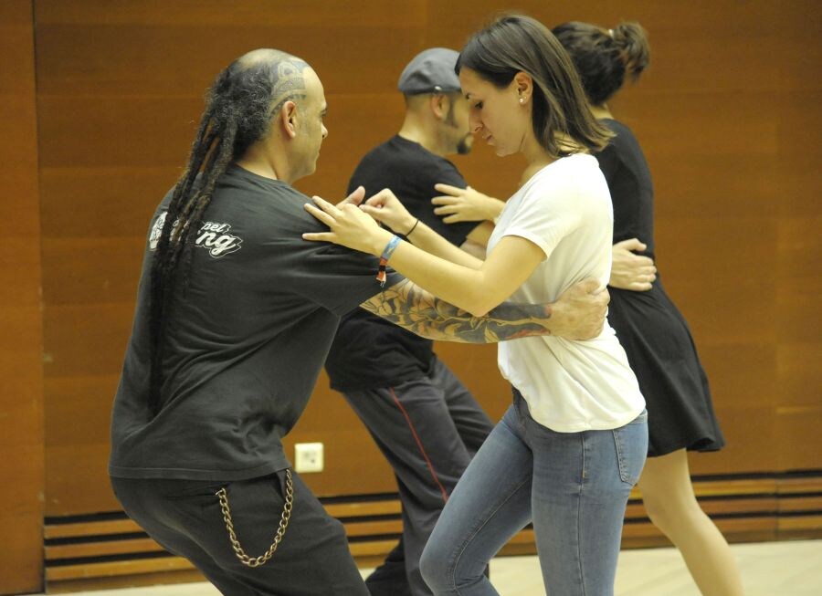 Las sesiones de baile y fiestas en distintos lugares de la ciudad celebran la tercera edición del Donosti Belle Swing Festival. 