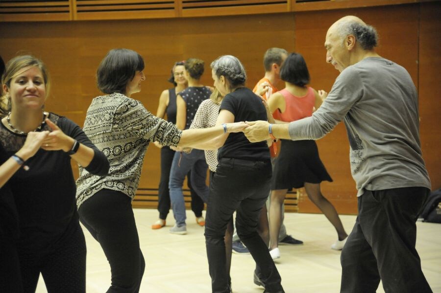 Las sesiones de baile y fiestas en distintos lugares de la ciudad celebran la tercera edición del Donosti Belle Swing Festival. 