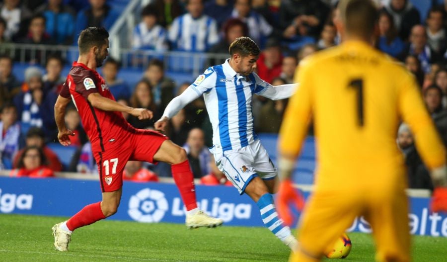 La Real Sociedad recibe al Sevilla con la imperiosa necesidad de lograr su primer triunfo en Anoeta. Sin emabrgo, tras un juego muy disputado, el equipo txuri-urdin no ha podido llevarse más que un punto. 