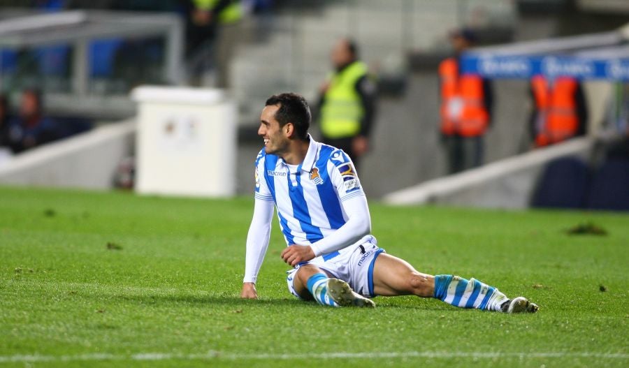 La Real Sociedad recibe al Sevilla con la imperiosa necesidad de lograr su primer triunfo en Anoeta. Sin emabrgo, tras un juego muy disputado, el equipo txuri-urdin no ha podido llevarse más que un punto. 