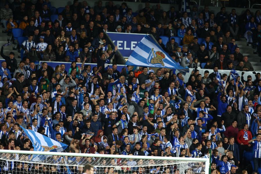 La Real Sociedad recibe al Sevilla con la imperiosa necesidad de lograr su primer triunfo en Anoeta. Sin emabrgo, tras un juego muy disputado, el equipo txuri-urdin no ha podido llevarse más que un punto. 