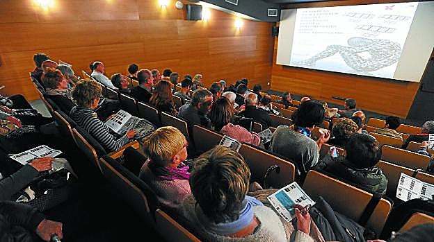 Proyección. La sala 2 del Coliseo se preparaba ayer para las primeras películas de la edición número 19.