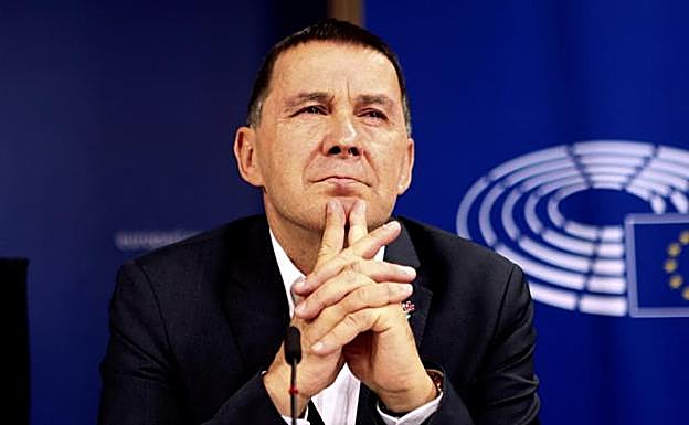 El coordinador general de EH Bildu, Arnaldo Otegi, durante su comparecencia ante los medios hoy en Bruselas