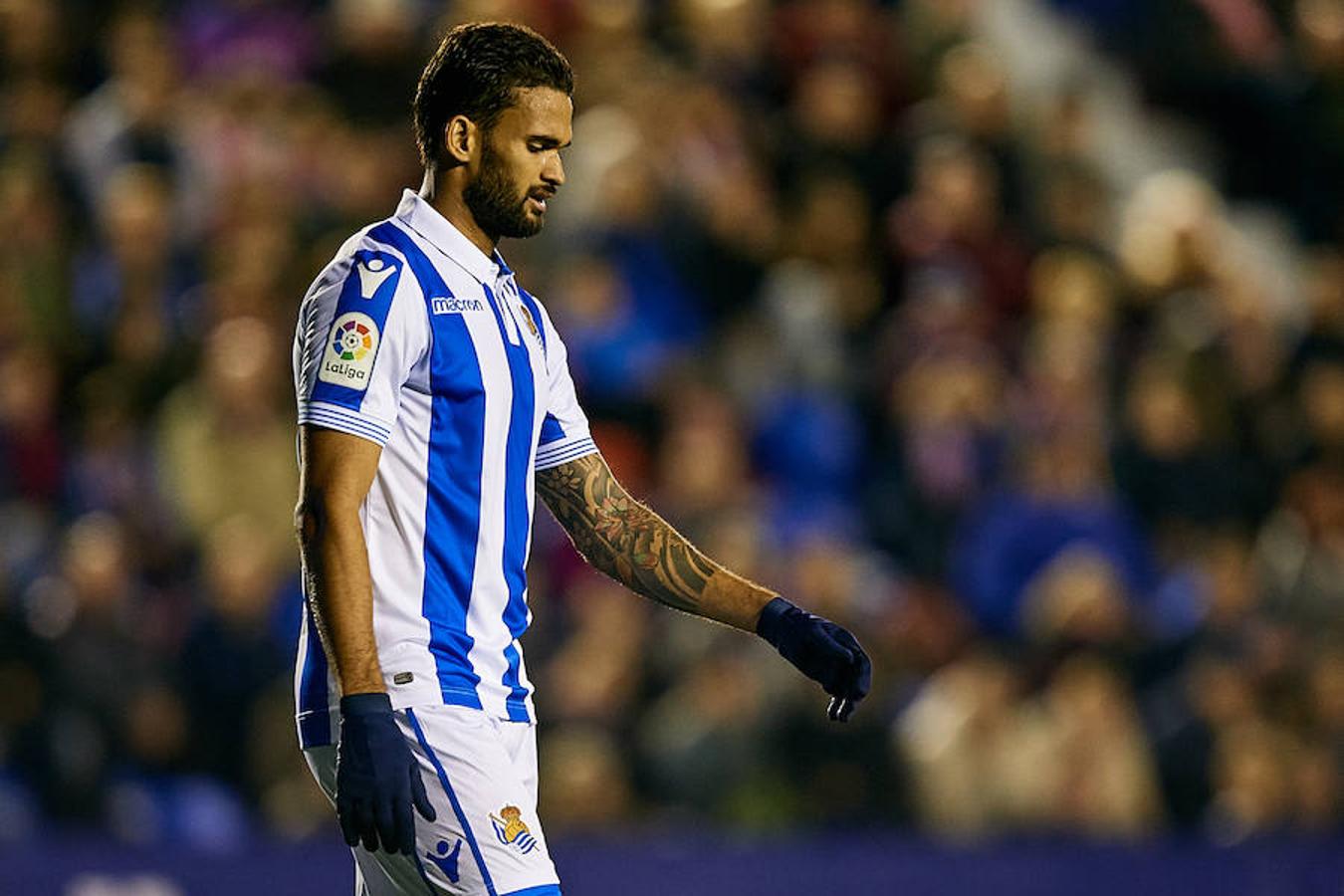 El equipo txuri-urdin juega en el campo del conjunto valencianista