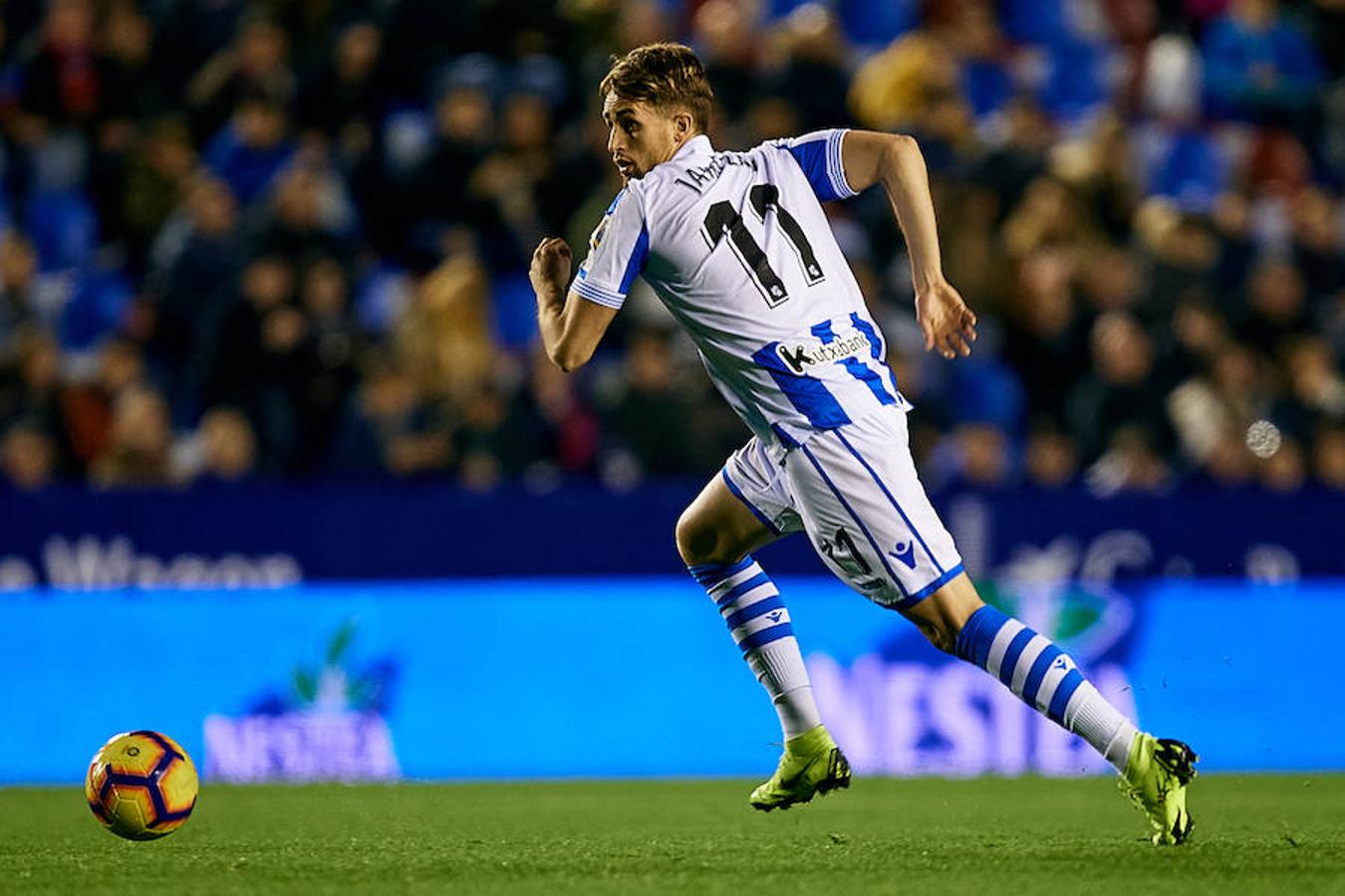 El equipo txuri-urdin juega en el campo del conjunto valencianista