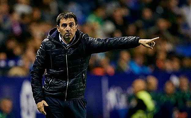 El técnico txuri-urdin durante el partido ante el Levante