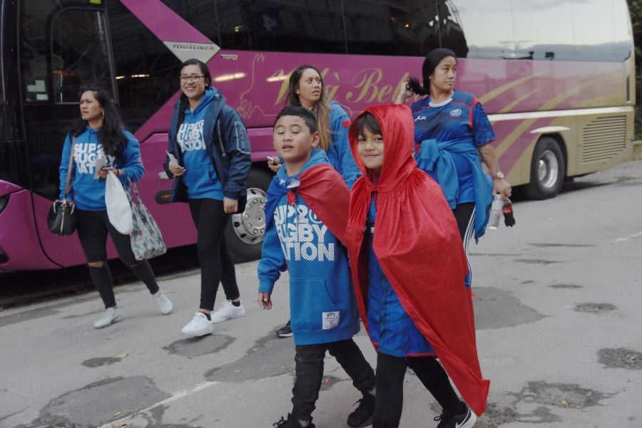 Los más pequeños han sido los protagonistas de este sábado al inaugurar la Behobia Txiki, y batir record de asistencia. 