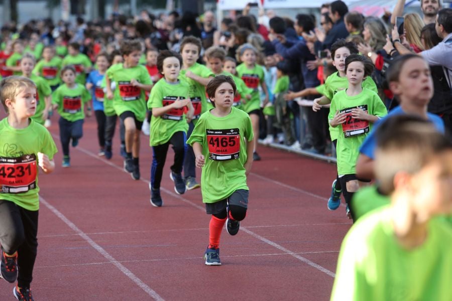 Los más pequeños han sido los protagonistas de este sábado al inaugurar la Behobia Txiki, y batir record de asistencia. 