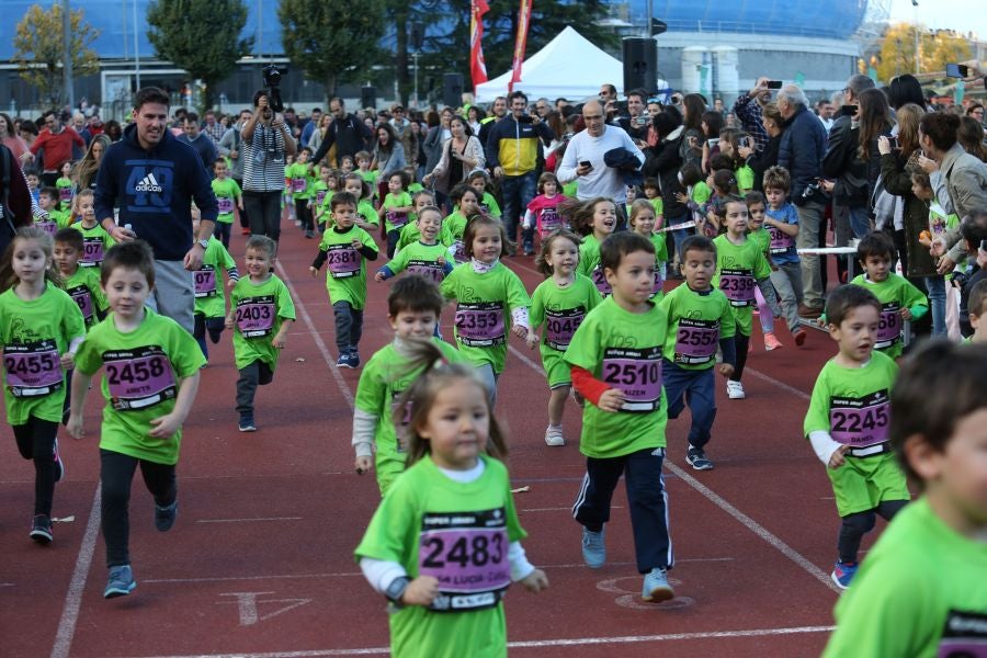 Los más pequeños han sido los protagonistas de este sábado al inaugurar la Behobia Txiki, y batir record de asistencia. 