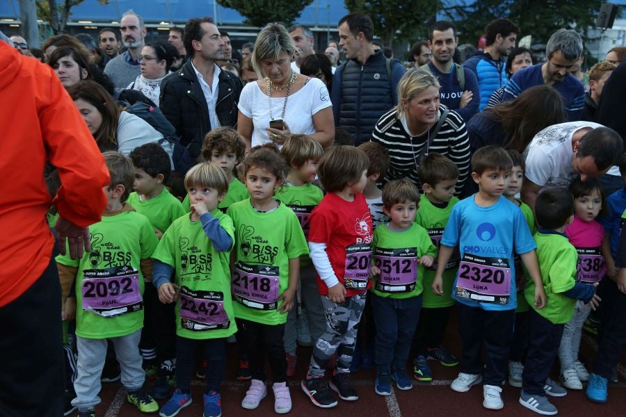 Los más pequeños han sido los protagonistas de este sábado al inaugurar la Behobia Txiki, y batir record de asistencia. 